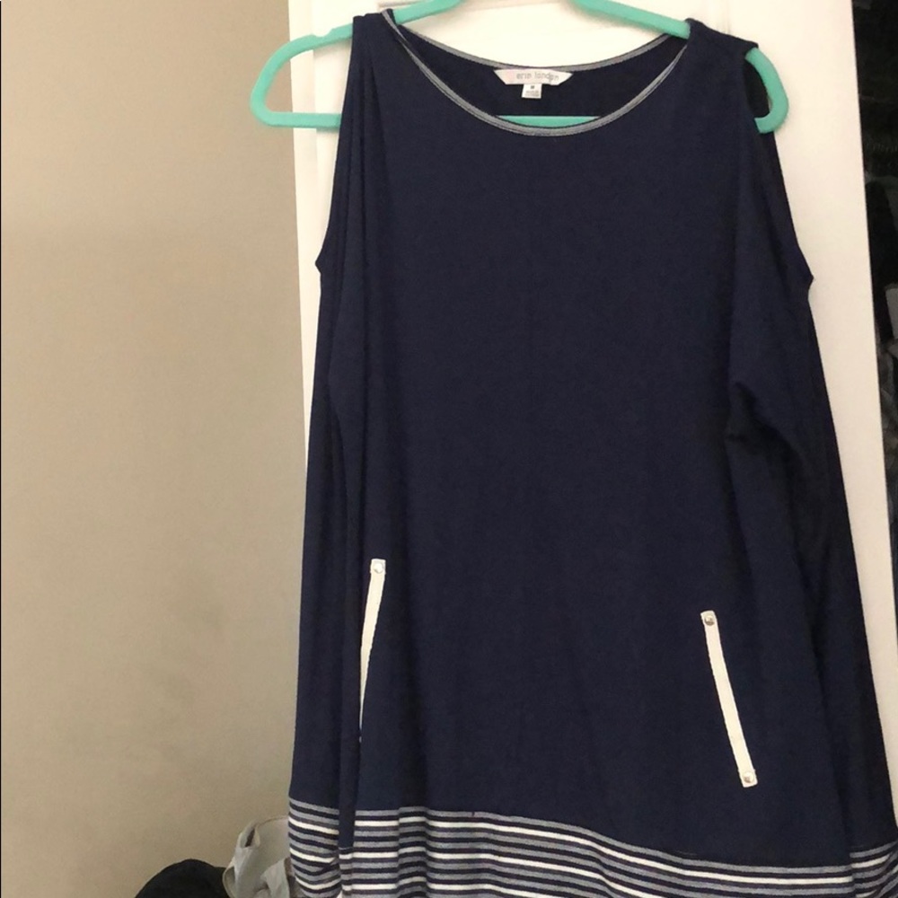 Cold shoulder Erin London top